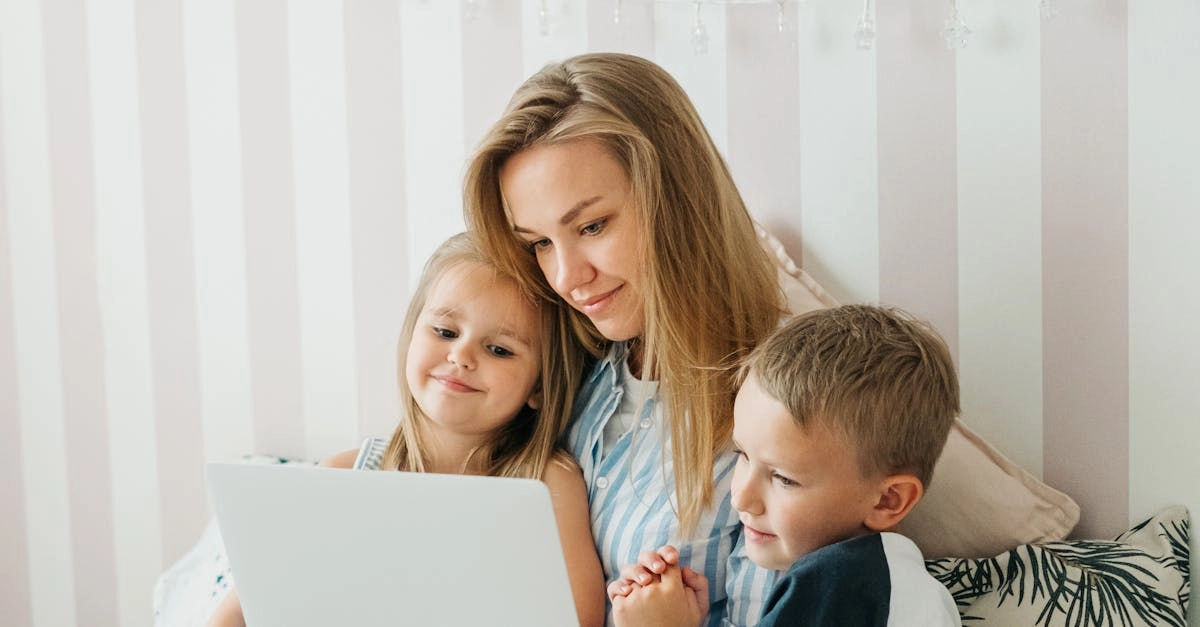 Игровое колесо Crazy Time Live в онлайн-казино с яркими секторами